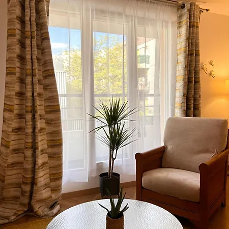 Chaleureux Et Calme Pres De Paris Et Metro Apartment